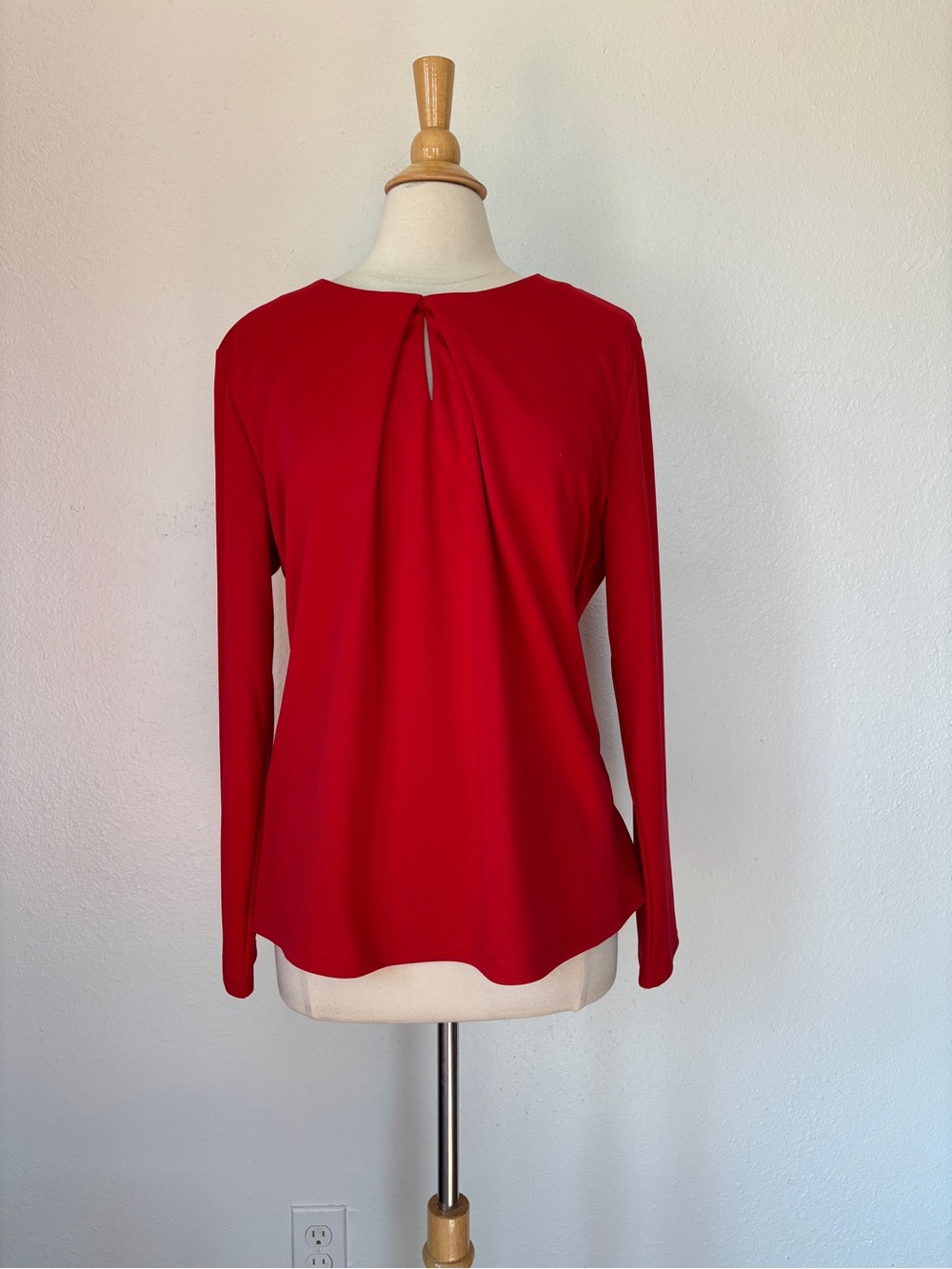 Liz Claiborne Solid Red Cut Out Long Sleeve Blouse